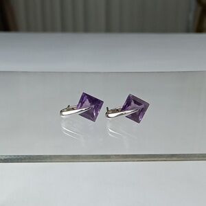 Womens 14K Gold Amethyst Earrings.